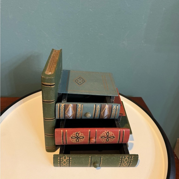 Wooden Painted Bookend With 3 Built In Drawers, In Excellent Condition - Picture 2 of 8